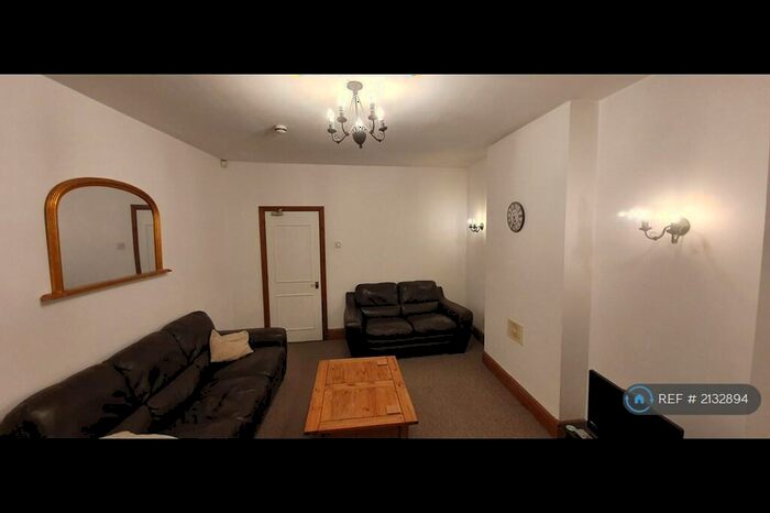 3 Bedroom Flat To Rent In Goulden Road, Manchester, M20
