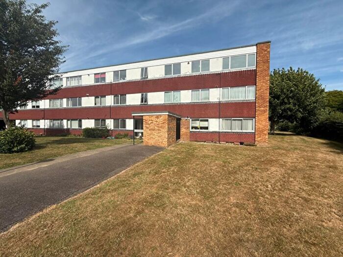 3 Bedroom Flat To Rent In Fayerfield, Potters Bar, EN6