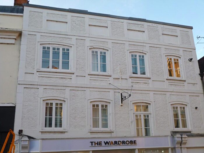 2 Bedroom Flat To Rent In South Street, Dorking, Surrey, RH4