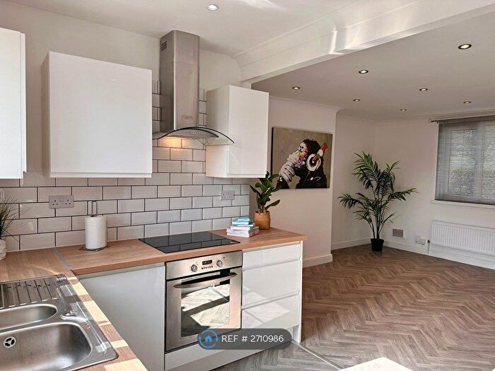 3 Bedroom Terraced House To Rent In Portobello Road, Wakefield, WF2