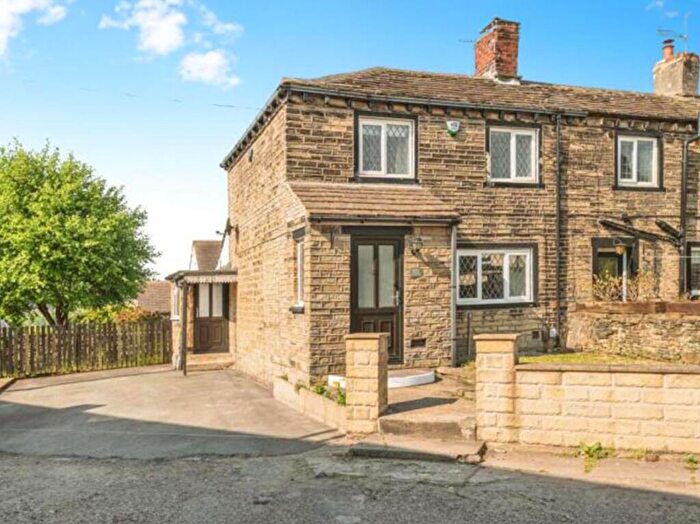 2 Bedroom End Of Terrace House To Rent In Lascelles Hall Road, Huddersfield, HD5