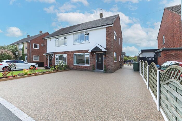 3 Bedroom Semi-Detached House For Sale In Douglas Drive, Preston, PR4