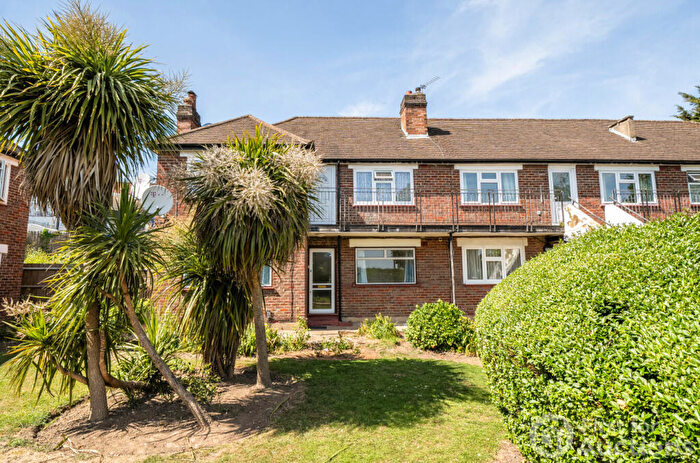 2 Bedroom Apartment For Sale In Glebe Road, Stanmore, HA7