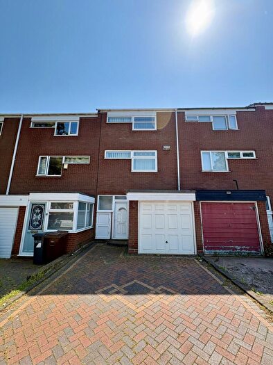 4 Bedroom Town House To Rent In Austin Croft, Birmingham, B36