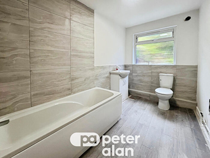 3 Bedroom House To Rent In Commercial Street, CF32