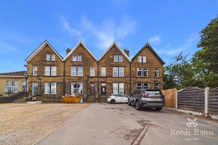 2 Bedroom Apartment To Rent In New Hey Road, Huddersfield, West Yorkshire, HD3