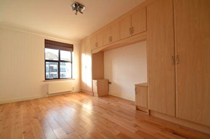 2 Bedroom Apartment To Rent In Copperfield Road, London, E3