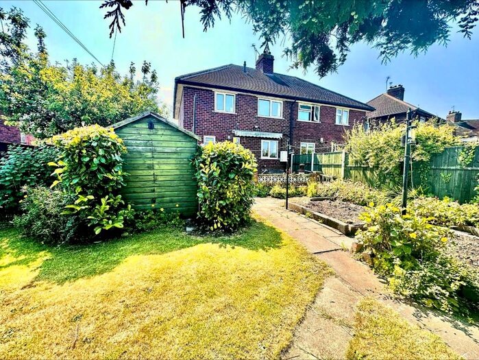 3 Bedroom Semi-Detached House For Sale In Auster Bank Crescent, Tadcaster, LS24