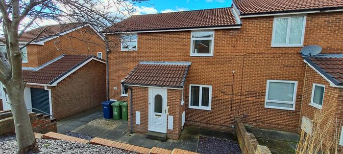 2 Bedroom Flat To Rent In Ravenscar Close, Newcastle Upon Tyne, NE16