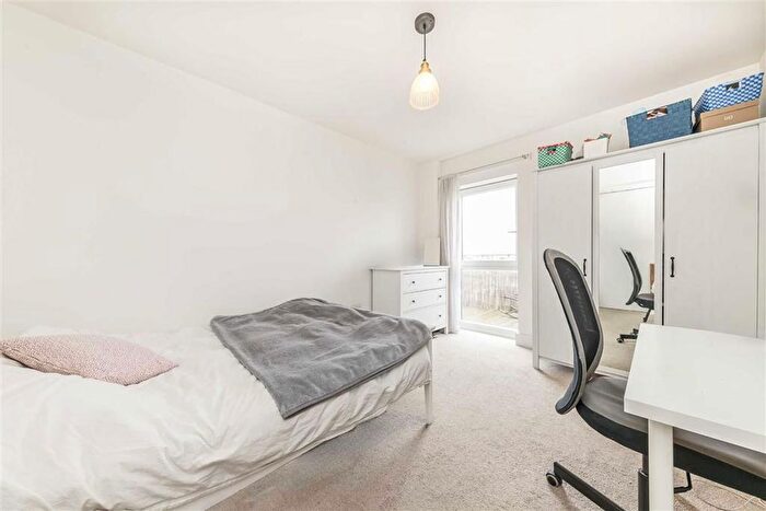 3 Bedroom Flat To Rent In Coopers Road, Bermondsey, SE1