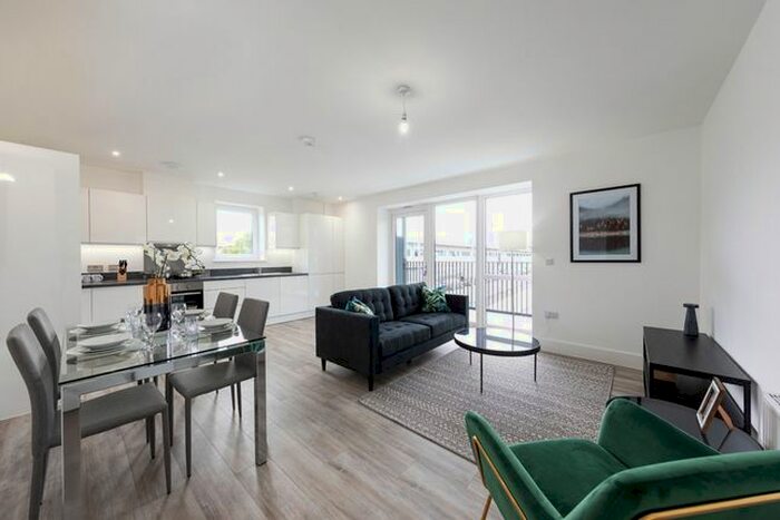 3 Bedroom Flat To Rent In Granite Court, Bay Close, Romford, Essex, RM7