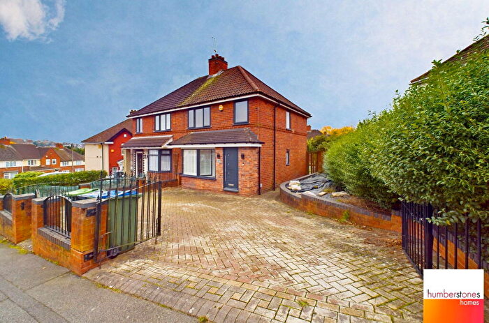 3 Bedroom Semi-Detached House For Sale In The Horsehoe, Oldbury, B68