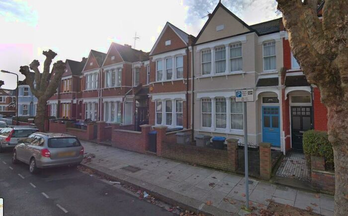 Studio To Rent In Cedar Road, London, NW2