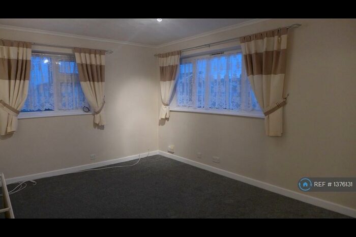 2 Bedroom Flat To Rent In Clive Road, Portsmouth, PO1