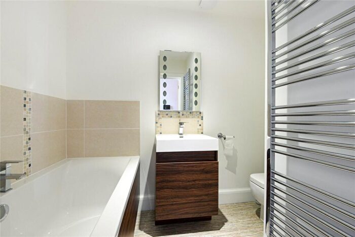 2 Bedroom Apartment To Rent In Katesgrove Court, Basingstoke Road, Reading, Berkshire, RG2