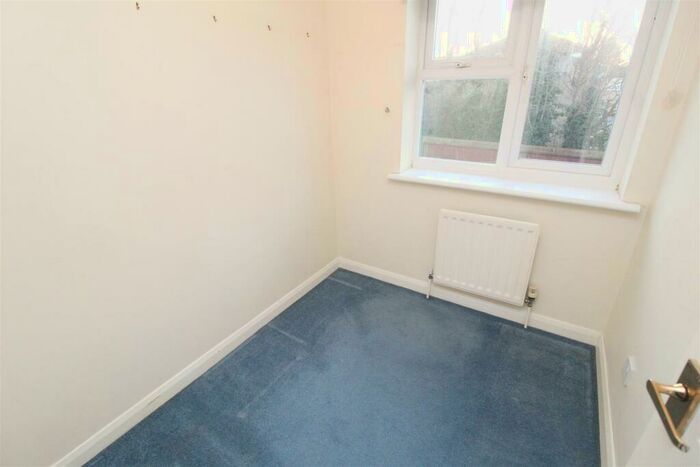 3 Bedroom Semi-Detached House For Sale In Yalts Brow, Emerson Valley, Milton Keynes, MK4