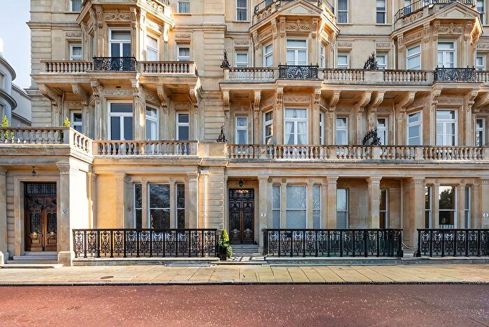 4 Bedroom Flat To Rent In Cambridge Gate, Regent's Park, NW1