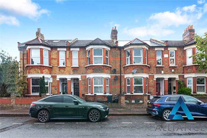 2 Bedroom Flat For Sale In Pulteney Road, London, E18