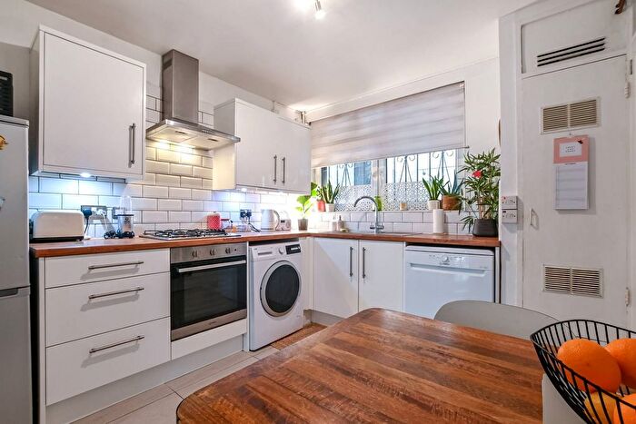 1 Bedroom Flat For Sale In St Peters Way, De Beauvoir Town, London, N1