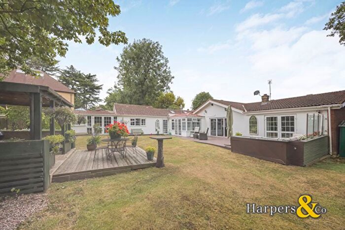 5 Bedroom Bungalow For Sale In Shuttlemead, Bexley, DA5