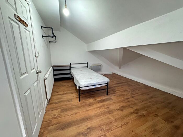 Studio To Rent In Princeville Road, Bradford, BD7