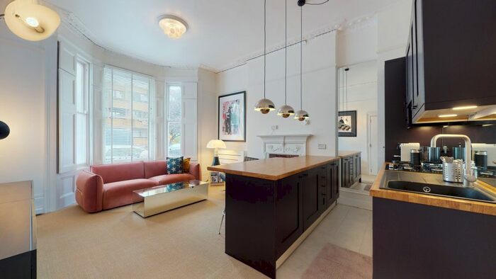 2 Bedroom Flat To Rent In St. Lukes Road, London, W11