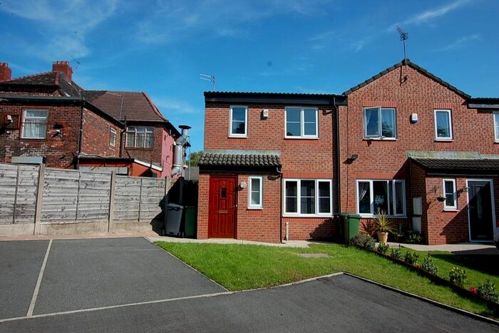 3 Bedroom End Of Terrace House To Rent In Carr Street, Ashton-Under-Lyne, Lancashire, OL6