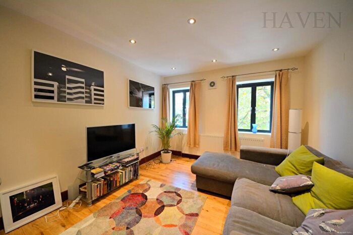 2 Bedroom Flat To Rent In High Road, East Finchley, N2