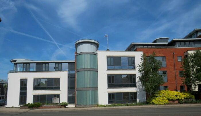 2 Bedroom Flat To Rent In Bishopric, Horsham RH12