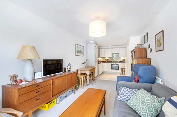 1 Bedroom Flat To Rent In Worcester Close London, SE20