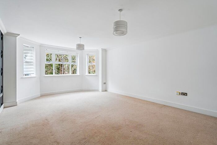 2 Bedroom Apartment For Sale In Westfield Park, Hatch End, Pinner, HA5