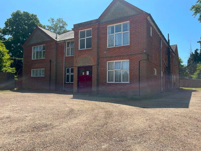 Detached House To Rent In Reading Road South, Fleet, GU52