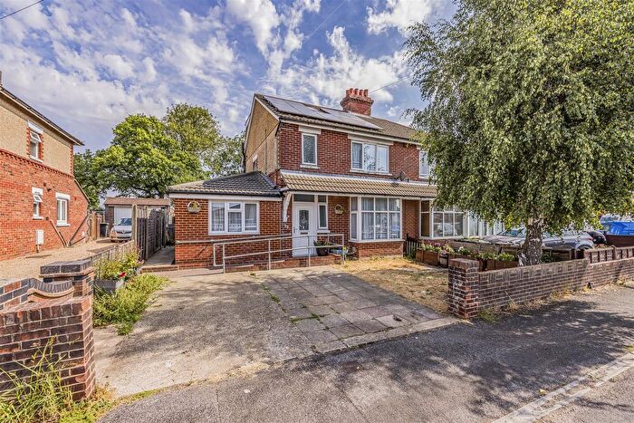 4 Bedroom Semi-Detached House For Sale In Jubilee Road, Waterlooville, PO7