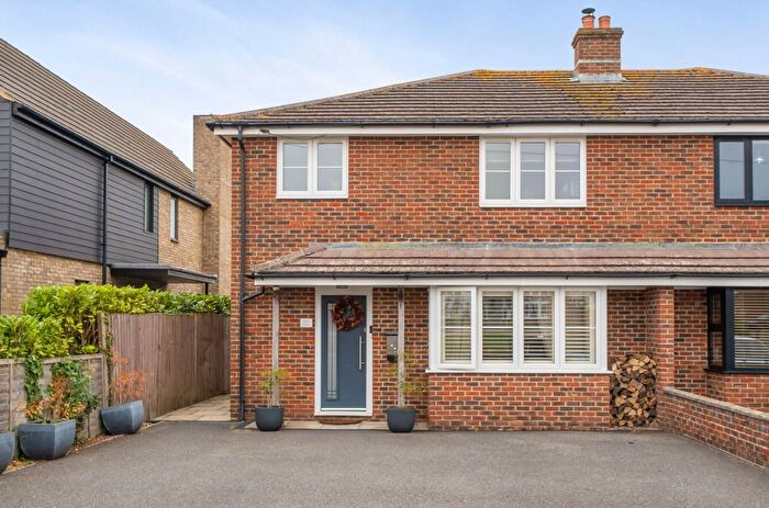 3 Bedroom Semi-Detached House For Sale In Shopwhyke Road, Chichester, PO20
