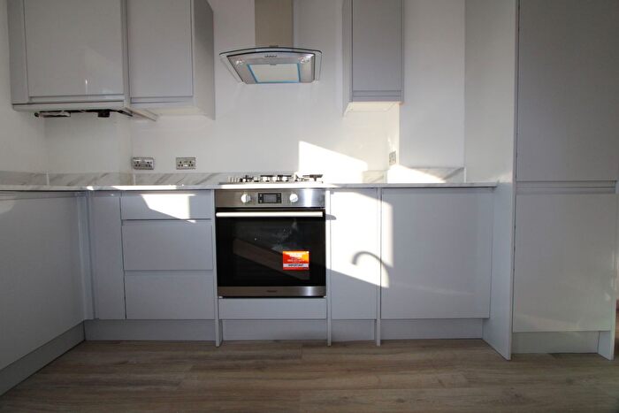 4 Bedroom Terraced House To Rent In Morden, SM4