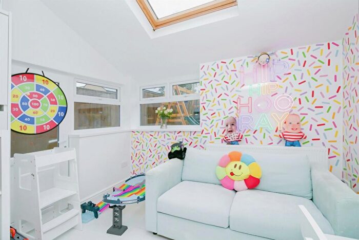 3 Bedroom Terraced House For Sale In Dock View Road, Barry, CF63