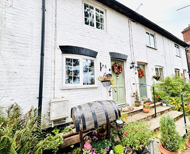 2 Bedroom Cottage For Sale In Hunts Cottages, Hartley Wintney, RG27