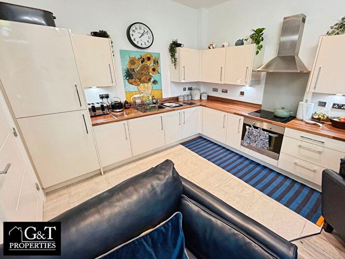 1 Bedroom Flat For Sale In Bourne Hall, Mallows Grove, Dudley, DY1