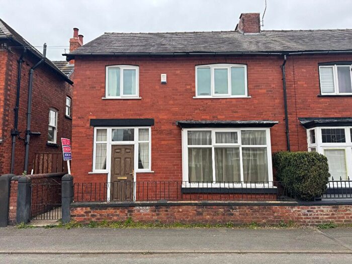 3 Bedroom Semi Detached House To Rent In St. Margarets Drive, Chesterfield, Derbyshire, S40