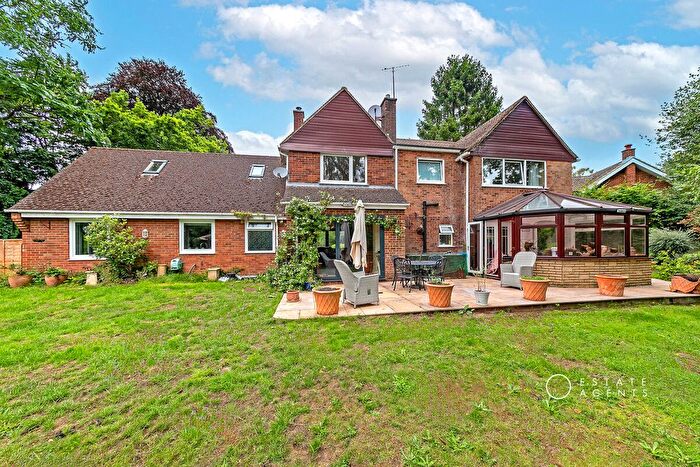 5 Bedroom Detached House For Sale In The Mount, Aspley Guise, MK17