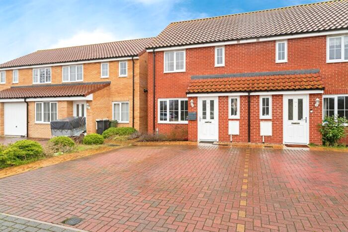 3 Bedroom Semi Detached House For Sale In Deer Vale, Hethersett, Norwich, NR9