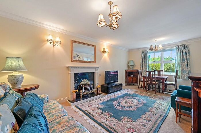 1 Bedroom Flat For Sale In Horn Lane, London, W3
