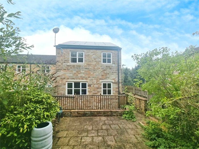 3 Bedroom End Of Terrace House To Rent In Kirkstall Gardens, Keighley, West Yorkshire, BD21