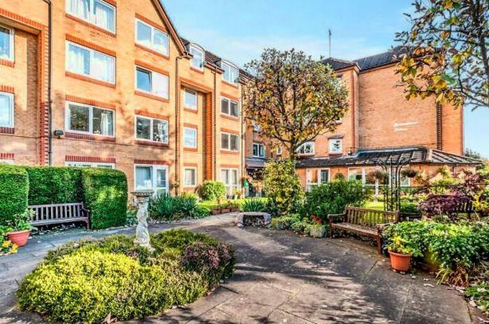 1 Bedroom Flat To Rent In Cassio Road, Watford WD18