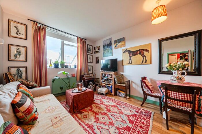 1 Bedroom Apartment For Sale In Arklow Road, London, SE14