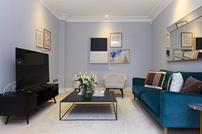 4 Bedroom Semi-Detached House To Rent In Queensbury Gardens, Ascot, SL5