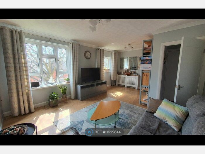 3 Bedroom Maisonette To Rent In King Street, Southsea, PO5