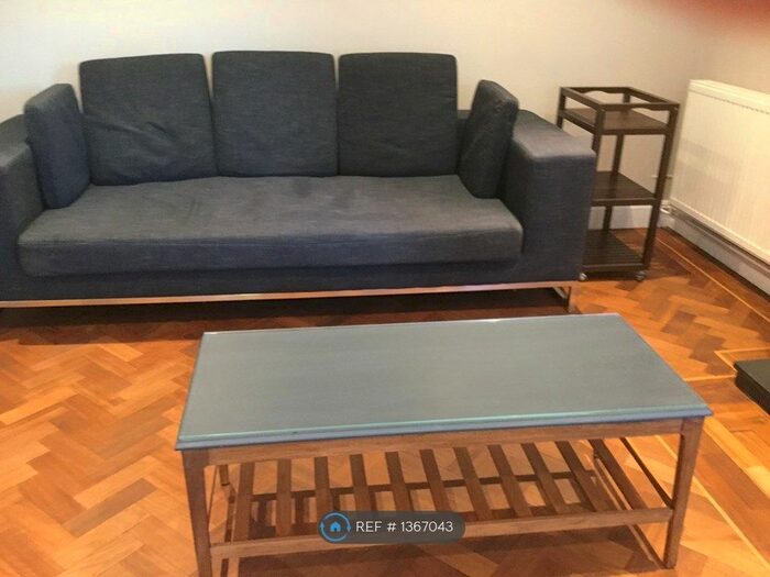 2 Bedroom Maisonette To Rent In Heath Mead, London, SW19