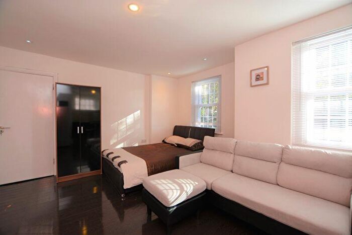 Flat To Rent In Bridge Street, Colnbrook, SL3
