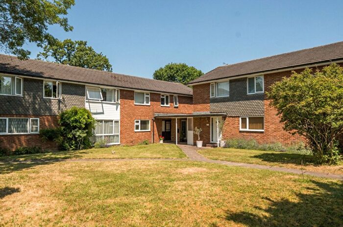 2 Bedroom Maisonette For Sale In Guildford, Surrey, GU1